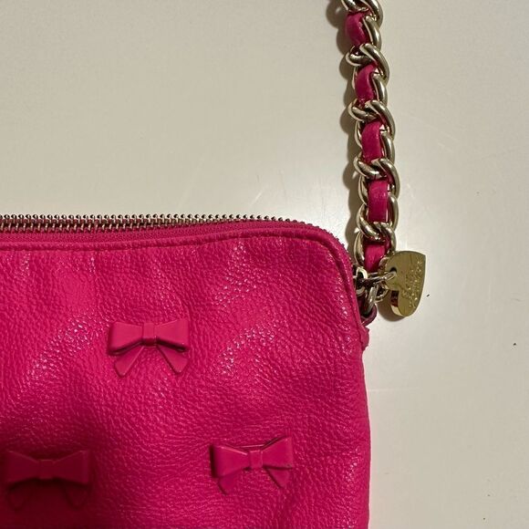 Betsey Johnson Hot Pink Bow Tie Crossbody Purse With Chain Strap - Picture 4 of 7